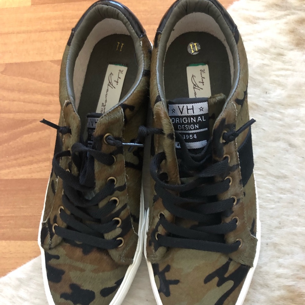 LF. Camo sneakers